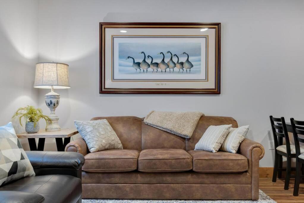 Hickory Suite - Main Street Lodge In Берлин Екстериор снимка