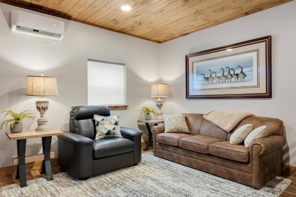 Hickory Suite - Main Street Lodge In Берлин Екстериор снимка