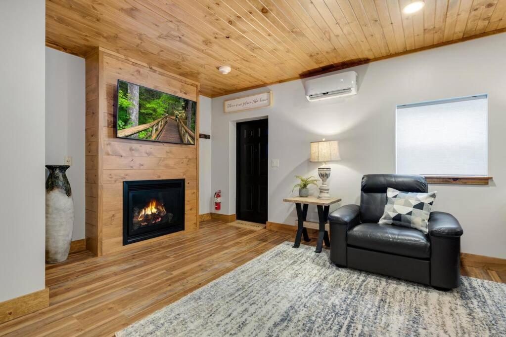 Hickory Suite - Main Street Lodge In Берлин Екстериор снимка